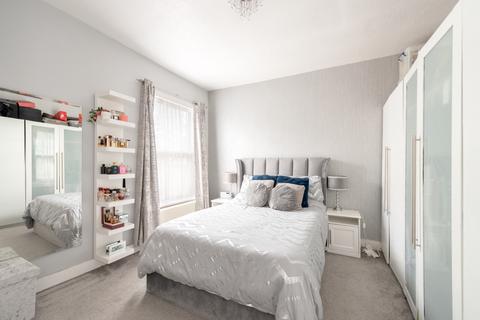 2 bedroom apartment for sale, Fairlop Road, Leytonstone, London, E11 1BW