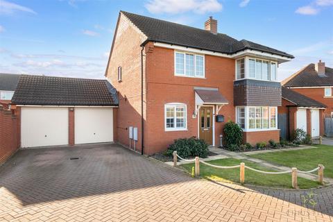 4 bedroom detached house for sale, Crump Way, Evesham WR11