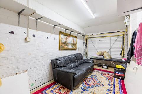 6 Hyde Close, London, E13 9BD