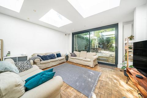 3 bedroom flat for sale, Rush Hill Road, Battersea