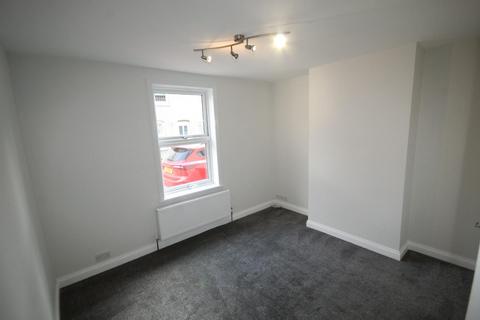 2 bedroom end of terrace house to rent, Sun Road, Swanscombe, Kent, DA10 0BH