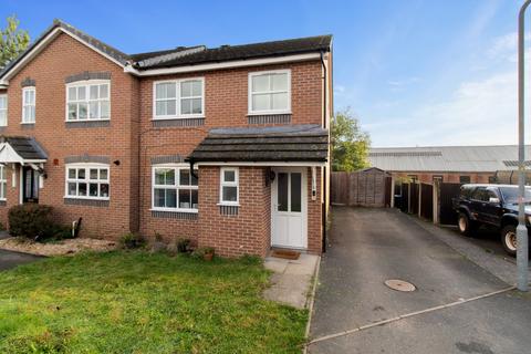 3 bedroom end of terrace house for sale, Russell Close, Malvern, Worcestershire, WR14 2QR