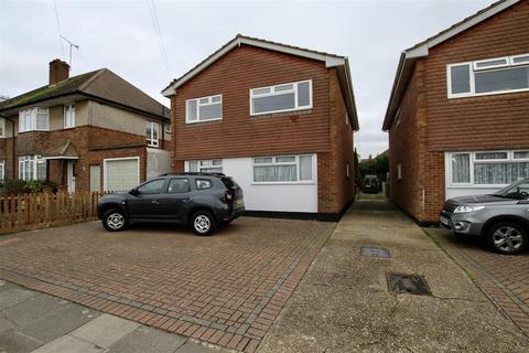 2 bedroom flat to rent, Canvey Road, Leigh On Sea, Essex