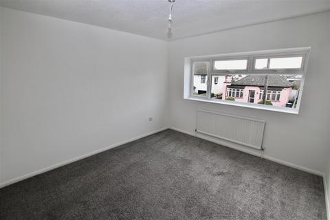 2 bedroom flat to rent, Canvey Road, Leigh On Sea, Essex