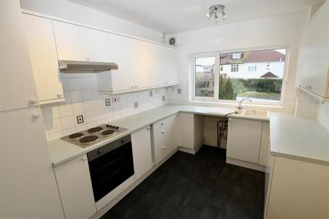 2 bedroom flat to rent, Canvey Road, Leigh On Sea, Essex