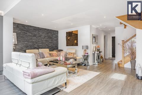 19 Melton Fields, Epsom, KT19 9QH