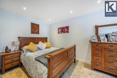 19 Melton Fields, Epsom, KT19 9QH