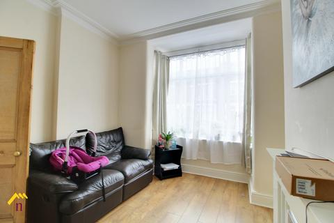 3 bedroom terraced house to rent, Rockingham Road, Doncaster DN2