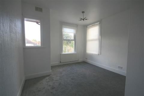 1 bedroom ground floor flat to rent, Carlton Avenue, Westcliff-On-Sea, SS0