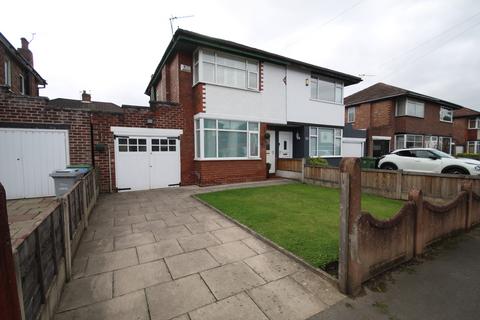 2 bedroom semi-detached house for sale, Berkeley Avenue, Stretford, M32 9TJ