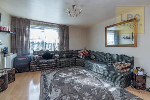 2 bedroom flat for sale, Chelsea Close, London NW10