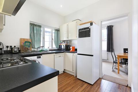 2 bedroom maisonette for sale, Bavent Road, London, SE5