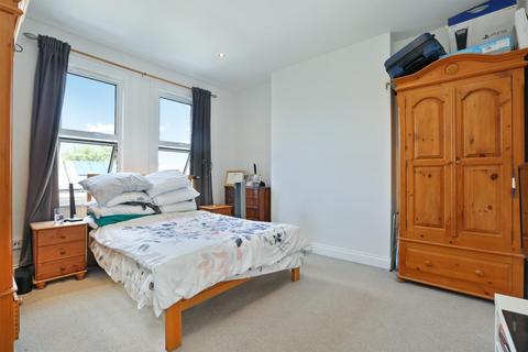 2 bedroom maisonette for sale, Bavent Road, London, SE5