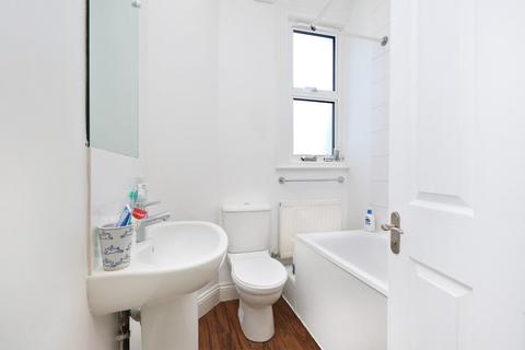 12 Bavent Road, London, SE5 9RY