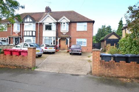 2 bedroom flat to rent, Elmshott Lane, Cippenham, Berkshire