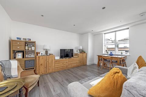 1 bedroom flat for sale, Ewell Road, Surbiton KT6