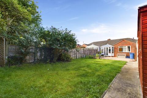 2 bedroom bungalow to rent, Clouston Road, Farnborough, Hampshire, GU14