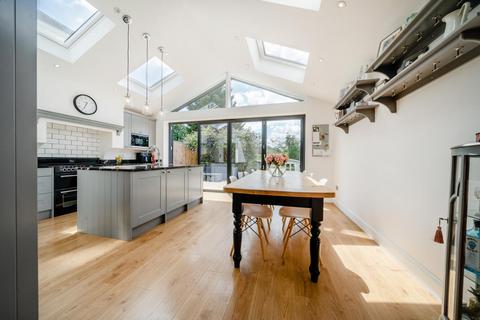 107 Churston Drive, Morden, SM4 4JE