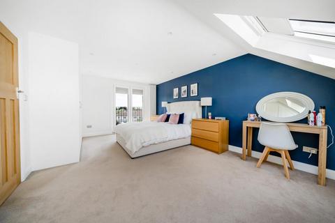 107 Churston Drive, Morden, SM4 4JE