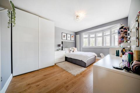 107 Churston Drive, Morden, SM4 4JE