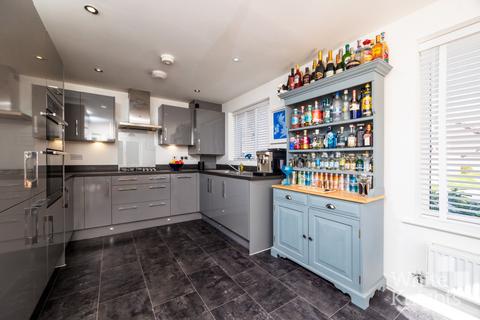 3 bedroom detached house for sale, Bays Crescent, Reading RG7