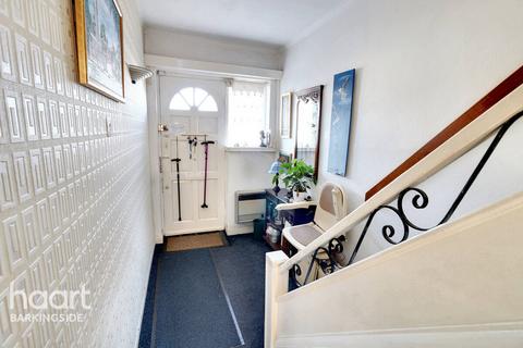 3 bedroom terraced house for sale, Heybridge Drive, Barkingside