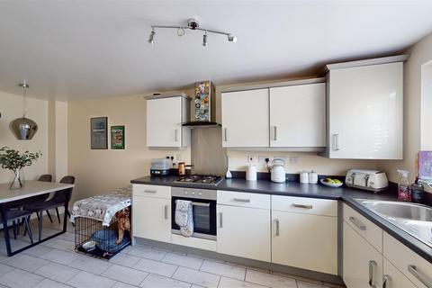 3 bedroom townhouse for sale, The Fairway, Bradford