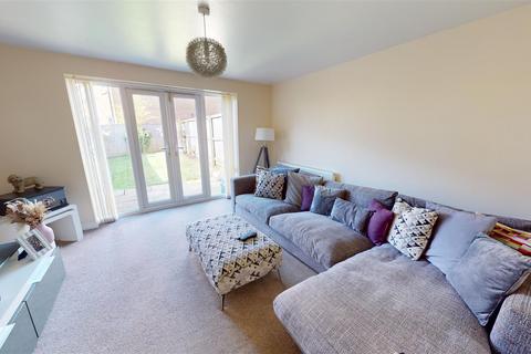 3 bedroom townhouse for sale, The Fairway, Bradford