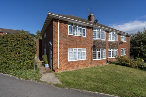 2 bedroom maisonette for sale, Kings Field, Bursledon, Southampton, Hampshire. SO31 8EN