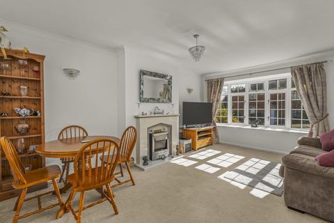 2 bedroom maisonette for sale, Kings Field, Bursledon, Southampton, Hampshire. SO31 8EN