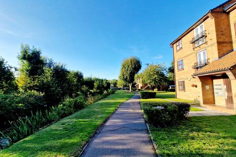 2 bedroom flat to rent, Tavistock Road, Yiewsley UB7