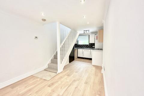 1 bedroom terraced house to rent, Barrington Road, London, E12