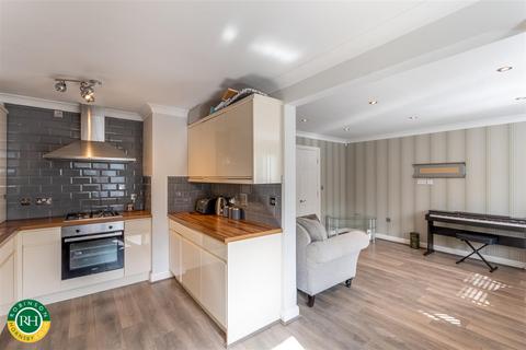 Flat 3, Bramley House Bawtry Road, Bessacarr, Doncaster, DN4 7NB