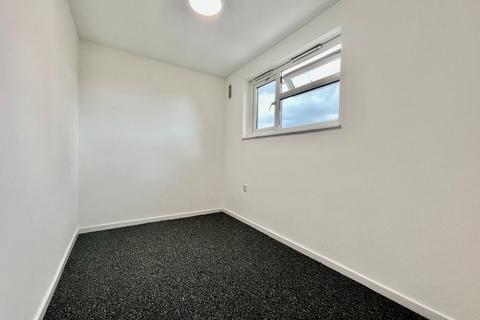 3 bedroom flat to rent, Ridgeway Walk, Northolt, UB5