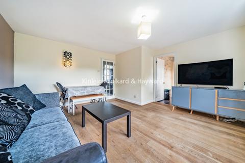 2 bedroom flat to rent, Massingberd Way London SW17