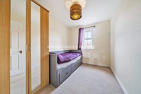 2 bedroom flat to rent, Massingberd Way London SW17