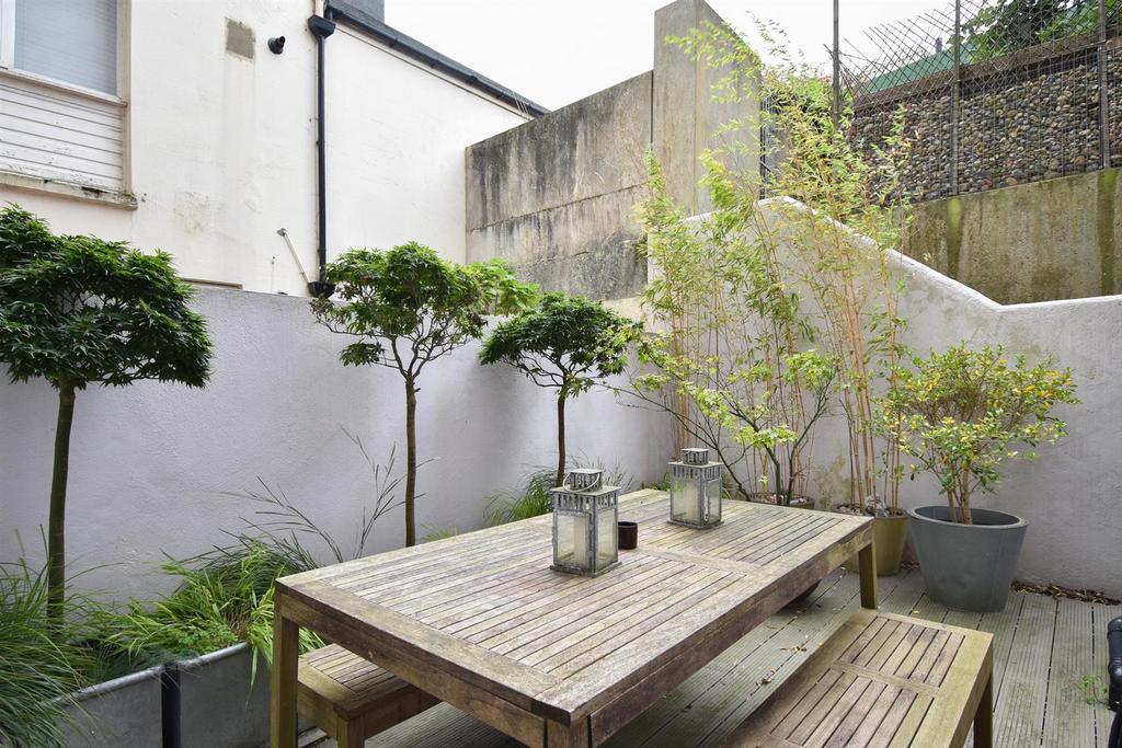 Courtyard garden