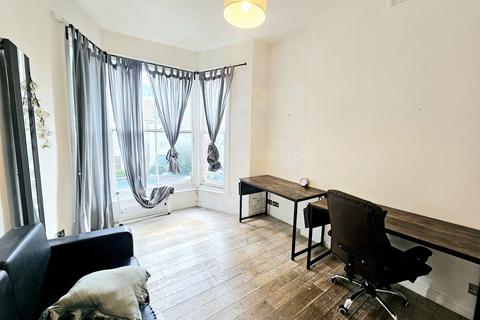 2 bedroom flat to rent, Marlborough Road, Archway, N19