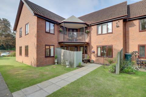 1 bedroom apartment for sale, Chiltern Court, Emmer Green