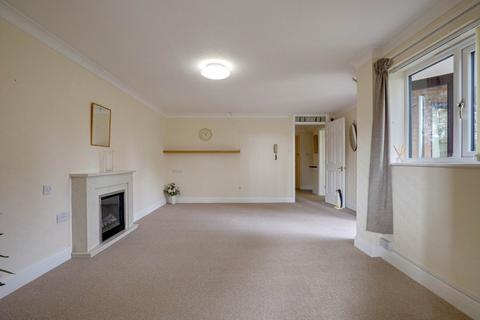 1 bedroom apartment for sale, Chiltern Court, Emmer Green