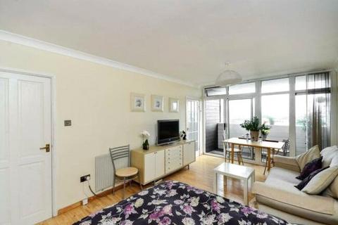 Studio to rent, Regency Street, London, SW1P