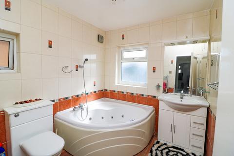 3 bedroom flat to rent, Georgia Road, Thornton Heath CR7