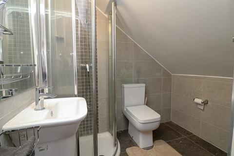 3 bedroom flat to rent, Georgia Road, Thornton Heath CR7