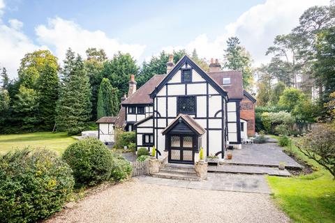 4 bedroom detached house for sale, Felcourt Road, East Grinstead, RH19