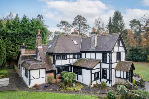 4 bedroom detached house for sale, Felcourt Road, East Grinstead, RH19