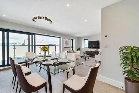 3 bedroom apartment for sale, City Road, Truro