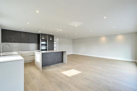 4 bedroom apartment for sale, City Road, Truro