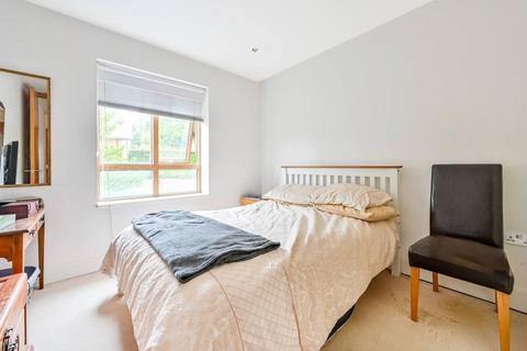 2 bedroom flat to rent, Epsom Road, Guildford, GU1