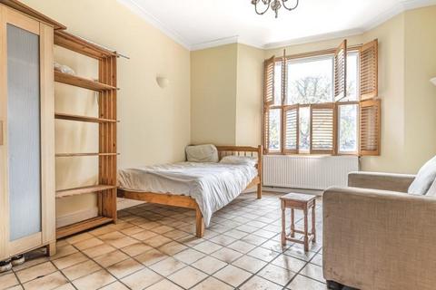 Studio to rent, Kennington Road Kennington SE11