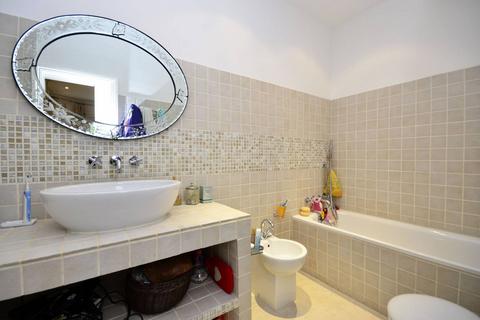 3 bedroom flat to rent, Adamson Road, Belsize Park, London, NW3